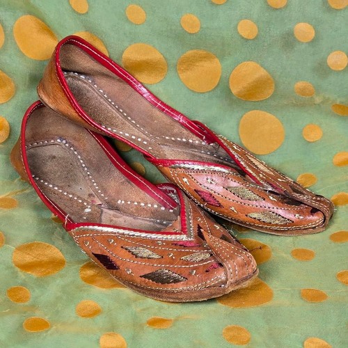 Vtg traditional red and - vtg, gold